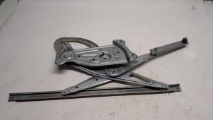 Używane Mechanizm szyby lewej przedniej wersja 4-drzwiowa Renault Megane III Berline (BZ) 1.4 16V TCe 130 Cena € 26,25 Procedura marży oferowane przez Reclycar De Boer BV