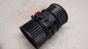 Używane Silnik wentylatora nagrzewnicy Renault Megane III Grandtour (KZ) 1.5 dCi 110 Cena € 36,75 Procedura marży oferowane przez Reclycar De Boer BV