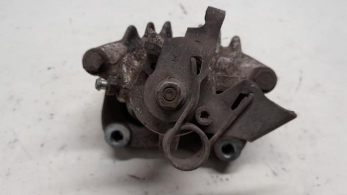 Bakre bromsok, höger från en Audi A1 Sportback (8XA/8XF) 1.4 TFSI ACT 16V 2016