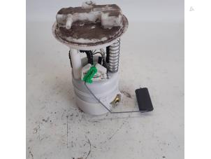 Gebruikte Brandstofpomp Elektrisch Renault Clio III (BR/CR) 1.4 16V Prijs € 26,25 Margeregeling aangeboden door Reclycar De Boer BV