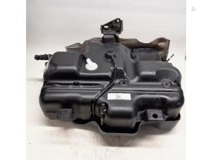 Używane Zbiornik AdBlue Renault Master III (FV) 2.3 dCi 125 16V FWD Cena € 571,73 Z VAT oferowane przez Reclycar De Boer BV