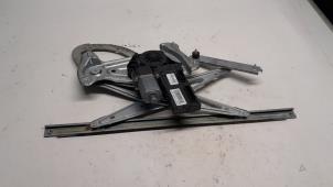 Używane Mechanizm szyby lewej przedniej wersja 4-drzwiowa Renault Megane III Grandtour (KZ) 1.4 16V TCe 130 Cena € 26,25 Procedura marży oferowane przez Reclycar De Boer BV