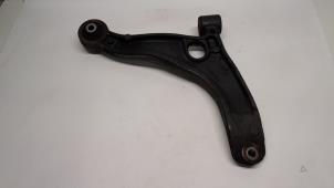 Gebruikte Draagarm onder links-voor Renault Master III (MA/MB/MC/MD/MH/MF/MG/MH) 2.3 dCi 135 16V FWD Prijs € 78,75 Margeregeling aangeboden door Reclycar De Boer BV