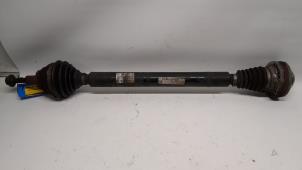 Begagnade Drivaxel, höger fram Volkswagen Passat (3C2) 1.4 TSI 16V Pris € 52,50 Marginaltabell erbjuds av Reclycar De Boer BV