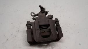 Używane Zacisk hamulcowy lewy tyl Fiat Freemont 2.0 MultiJet 170 16V Cena € 52,50 Procedura marży oferowane przez Reclycar De Boer BV