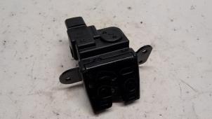 Gebruikte Slotmechaniek Achterklep Kia Niro I (DE) 1.6 GDI Hybrid Prijs € 36,75 Margeregeling aangeboden door Reclycar De Boer BV