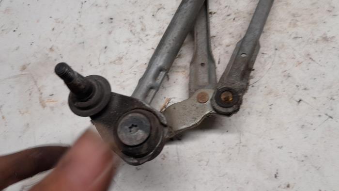 Torkarmekanism från en Seat Ibiza IV (6J5) 1.2 12V 2011