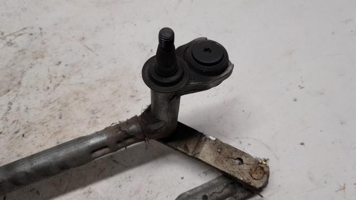 Torkarmekanism från en Seat Ibiza IV (6J5) 1.2 12V 2011