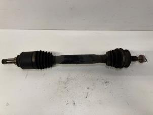 Begagnade Drivaxel, vänster fram Mercedes B (W245) 1.5 B-150 16V Pris € 105,00 Marginaltabell erbjuds av Reclycar De Boer BV