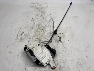 Używane Mechanizm blokady drzwi prawych tylnych wersja 4-drzwiowa Fiat Freemont 2.0 MultiJet 170 16V Cena € 36,75 Procedura marży oferowane przez Reclycar De Boer BV