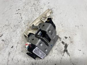 Używane Mechanizm blokady drzwi lewych przednich wersja 4-drzwiowa Fiat Freemont 2.0 MultiJet 170 16V Cena € 52,50 Procedura marży oferowane przez Reclycar De Boer BV