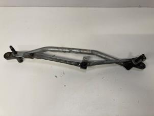 Używane Mechanizm wycieraczki Fiat Freemont 2.0 MultiJet 170 16V Cena € 26,25 Procedura marży oferowane przez Reclycar De Boer BV