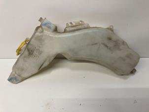 Używane Zbiornik spryskiwacza przód Fiat Freemont 2.0 MultiJet 170 16V Cena € 21,00 Procedura marży oferowane przez Reclycar De Boer BV