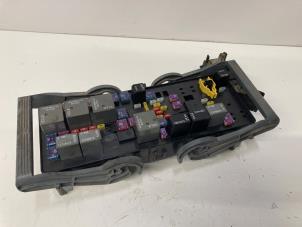 Używane Skrzynka bezpieczników Fiat Freemont 2.0 MultiJet 170 16V Cena € 236,25 Procedura marży oferowane przez Reclycar De Boer BV