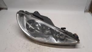 Begagnade Strålkastare, höger Peugeot 206 (2A/C/H/J/S) 1.4 XR,XS,XT,Gentry Pris € 42,00 Marginaltabell erbjuds av Reclycar De Boer BV