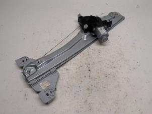 Używane Mechanizm szyby prawej tylnej wersja 4-drzwiowa Hyundai Tucson (NX) 1.6 T-GDI HEV Cena € 78,75 Procedura marży oferowane przez Reclycar De Boer BV