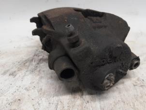 Begagnade Främre bromsok, vänster Volkswagen Golf Plus (5M1/1KP) 1.6 Pris € 26,25 Marginaltabell erbjuds av Reclycar De Boer BV