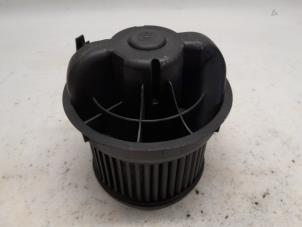 Begagnade Fläktmotor för uppvärmning och ventilation Peugeot 107 1.0 12V Pris € 36,75 Marginaltabell erbjuds av Reclycar De Boer BV