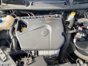 Używane Silnik Fiat Bravo (198A) 1.4 T-Jet 16V 120 Cena € 840,00 Procedura marży oferowane przez Reclycar De Boer BV