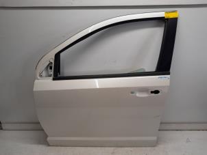 Używane Drzwi lewe przednie wersja 4-drzwiowa Fiat Freemont 2.0 MultiJet 140 16V Cena € 141,75 Procedura marży oferowane przez Reclycar De Boer BV