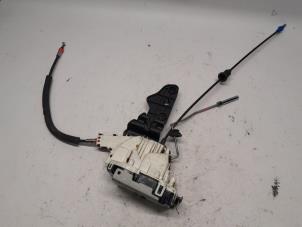 Używane Mechanizm blokady drzwi lewych tylnych wersja 4-drzwiowa Fiat Freemont 2.0 MultiJet 140 16V Cena € 26,25 Procedura marży oferowane przez Reclycar De Boer BV