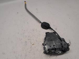 Używane Mechanizm blokady drzwi prawych przednich wersja 4-drzwiowa Renault Austral 1.2 E-Tech Hybrid 200 Cena € 131,25 Procedura marży oferowane przez Reclycar De Boer BV