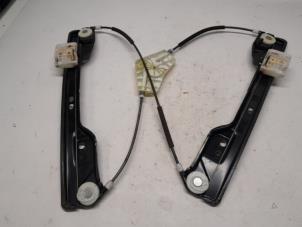 Używane Mechanizm szyby lewej tylnej wersja 4-drzwiowa Fiat Freemont 2.0 MultiJet 140 16V Cena € 36,75 Procedura marży oferowane przez Reclycar De Boer BV