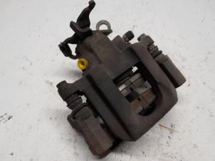 Begagnade Bakre bromsok, höger Fiat Freemont 2.0 MultiJet 140 16V Pris € 36,75 Marginaltabell erbjuds av Reclycar De Boer BV