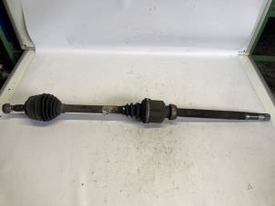 Gebruikte Aandrijfas rechts-voor Peugeot RCZ (4J) 2.0 HDi 16V FAP Prijs € 78,75 Margeregeling aangeboden door Reclycar De Boer BV