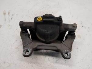 Begagnade Främre bromsok, höger Fiat Freemont 2.0 MultiJet 140 16V Pris € 21,00 Marginaltabell erbjuds av Reclycar De Boer BV