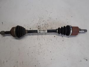 Gebruikte Aandrijfas links-voor Citroen C3 (SX/SW) 1.2 Vti 12V PureTech Prijs € 52,50 Margeregeling aangeboden door Reclycar De Boer BV