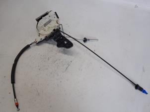 Używane Mechanizm blokady drzwi prawych tylnych wersja 4-drzwiowa Fiat Freemont 2.0 MultiJet 140 16V Cena € 36,75 Procedura marży oferowane przez Reclycar De Boer BV