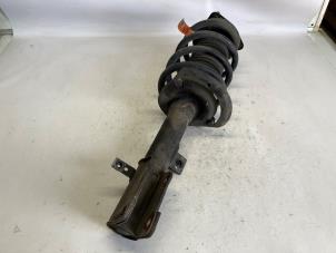 Używane Amortyzator wstrzasów lewy przód Fiat Freemont 2.0 MultiJet 140 16V Cena € 63,00 Procedura marży oferowane przez Reclycar De Boer BV