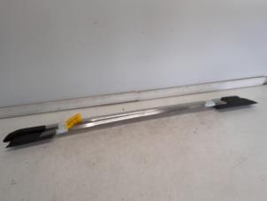 Używane Zestaw relingów dachowych Fiat Freemont 2.0 MultiJet 140 16V Cena € 78,75 Procedura marży oferowane przez Reclycar De Boer BV