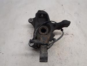 Używane Piasta kola przód Renault Wind (EN/E4) 1.2 16V TCE Cena € 36,75 Procedura marży oferowane przez Reclycar De Boer BV