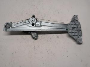 Używane Mechanizm szyby prawej tylnej wersja 4-drzwiowa Hyundai Tucson (NX) 1.6 T-GDI HEV Cena € 63,00 Procedura marży oferowane przez Reclycar De Boer BV