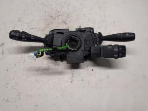 Gebruikte Combischakelaar Stuurkolom Dacia Sandero II 1.0 Sce 12V Prijs € 131,25 Margeregeling aangeboden door Reclycar De Boer BV