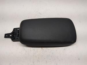 Begagnade Armstöd Alfa Romeo Giulia (952) 2.0 T 16V Veloce Q4 Pris € 78,75 Marginaltabell erbjuds av Reclycar De Boer BV