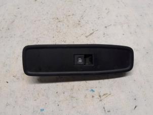 Używane Przelacznik elektrycznej szyby Mercedes Citan (420.6) 1.5 108 CDI Cena € 15,75 Procedura marży oferowane przez Reclycar De Boer BV