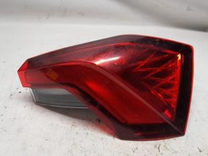 Begagnade Baklykta, höger Skoda Kamiq 1.0 TSI 12V Pris € 210,00 Marginaltabell erbjuds av Reclycar De Boer BV