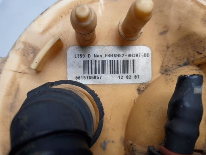 Elektrisk bränslepump från en Land Rover Freelander II 2.2 td4 16V 2007