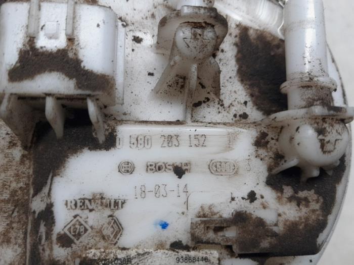 Elektrisk bränslepump från en Opel Vivaro 1.6 CDTI 115 2014