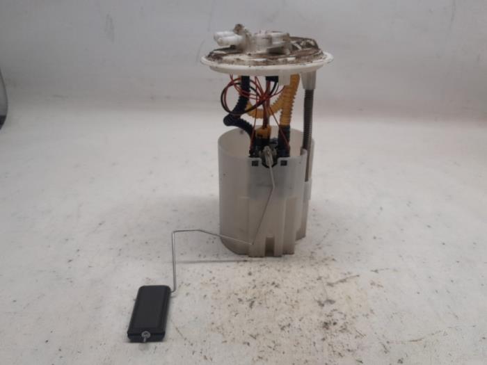 Elektrisk bränslepump från en Opel Vivaro 1.6 CDTI 115 2014