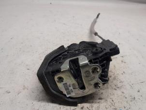 Begagnade Dörrmekanism, 4-dörrars, höger bak Kia Rio IV (YB) 1.0i T-GDi 100 12V Pris € 52,50 Marginaltabell erbjuds av Reclycar De Boer BV