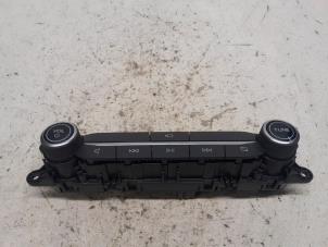 Gebruikte Radiobedienings paneel Ford Kuga III (DFK) 2.5 FHEV 16V Prijs € 42,00 Margeregeling aangeboden door Reclycar De Boer BV