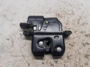 Begagnade Låsmekanism, baklucka Dacia Duster (SR) 1.0 TCE 12V Pris € 26,25 Marginaltabell erbjuds av Reclycar De Boer BV