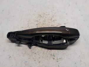 Begagnade Dörrhandtag, 4-dörrars, höger bak Citroen C4 Berline (NC) 1.6 16V VTi Pris € 15,75 Marginaltabell erbjuds av Reclycar De Boer BV