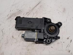 Begagnade Motor, dörrfönster Renault Scénic III (JZ) 2.0 16V CVT Pris € 42,00 Marginaltabell erbjuds av Reclycar De Boer BV