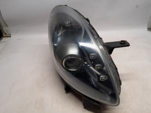 Gebruikte Rechter Koplamp Alfa Romeo Giulietta (940) 1.4 TB 16V MultiAir Prijs € 315,00 Margeregeling aangeboden door Reclycar De Boer BV