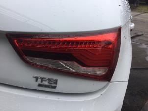 Begagnade Baklykta, höger Audi A1 Sportback (8XA/8XF) 1.0 TFSI Ultra 12V Pris € 210,00 Marginaltabell erbjuds av Reclycar De Boer BV